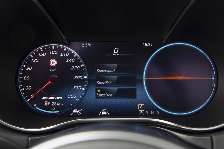Панель приборов Mercedes-AMG GT S (C190) 2019 года  (WW) (фото 12 из 26)